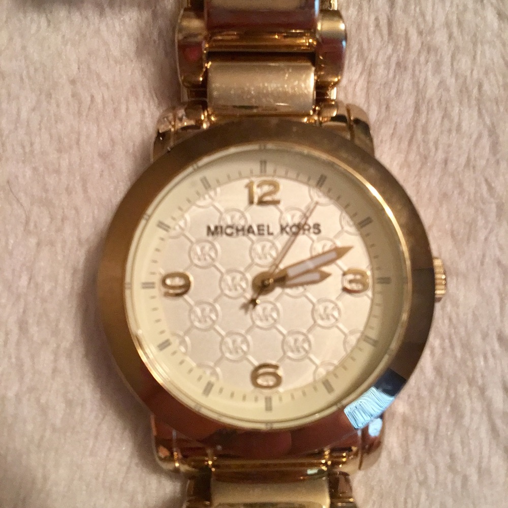 Michael Kors - Picture 2 of 2